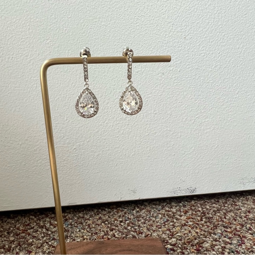 Silver tone crystal rhinestone dangle drop dainty earrings formal fancy shiny